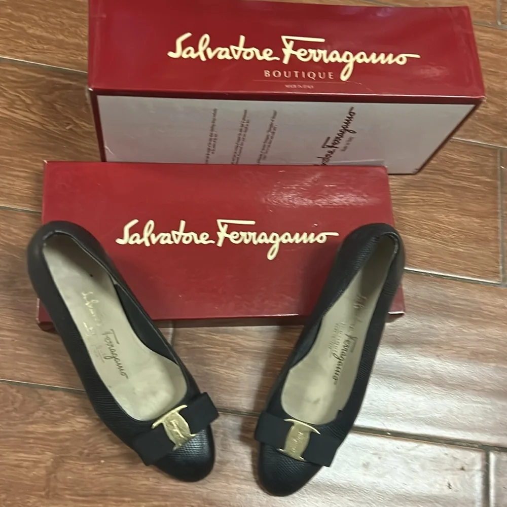 Salvatore Ferragamo croc embossed Black leather with‎ bow shoes